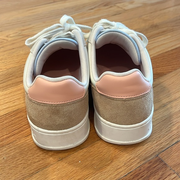 Easy Spirit like new sneakers! Size 7.5. Just adorable! - Picture 3 of 5